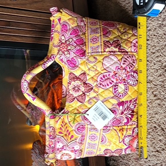 VERA bradley purse nwt Vera bradley purse retired Vera bradley purse retired - Picture 1 of 16
